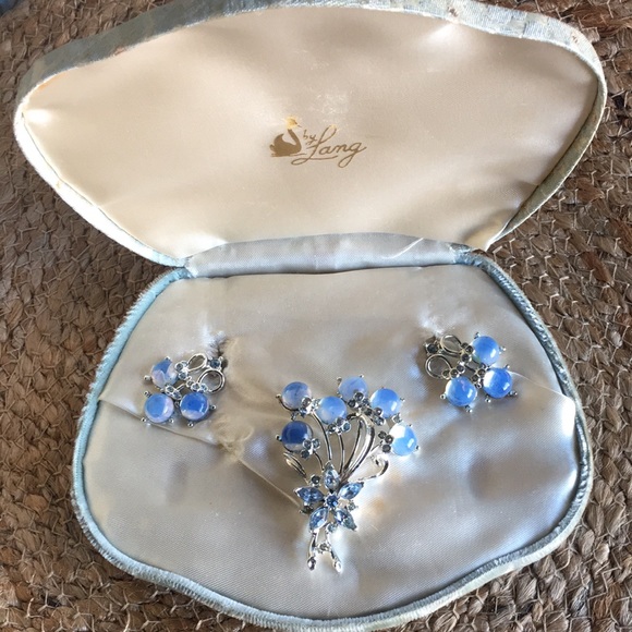 Vintage Lang Brooch and Clip Earring Set in box - Picture 2 of 10